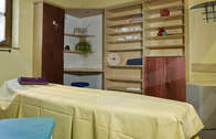Behandlungszimmer Massage- und Bäderpraxis im Appartementhof Bad Füssing (Genießen Sie verschiedene Anwendungen im Behandlungszimmer der Massage- und Bäderpraxis im Appartementhof Bad Füssing.)